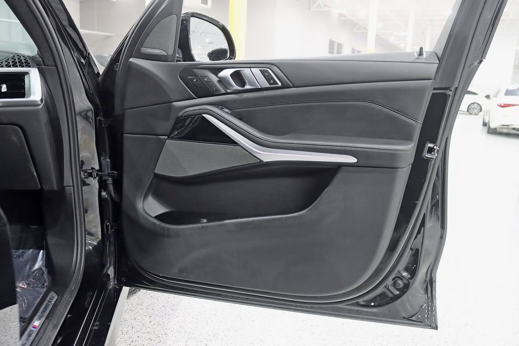 Used 2023 BMW X7 xDrive40i w/ Executive Package image 38