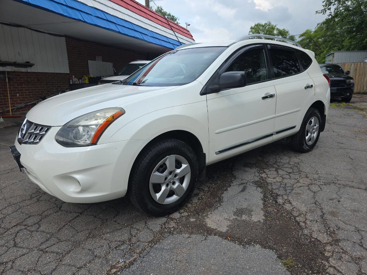Used 2015 Nissan Rogue S w/ Convenience Package image 2