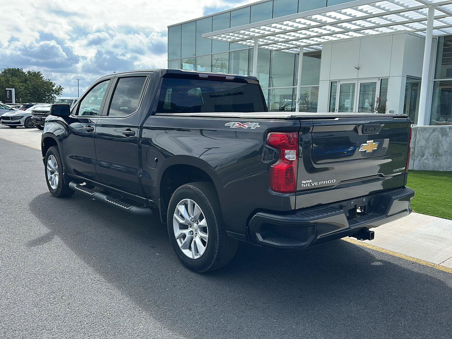 Used 2023 Chevrolet Silverado 1500 Custom AWD/4WD image 7