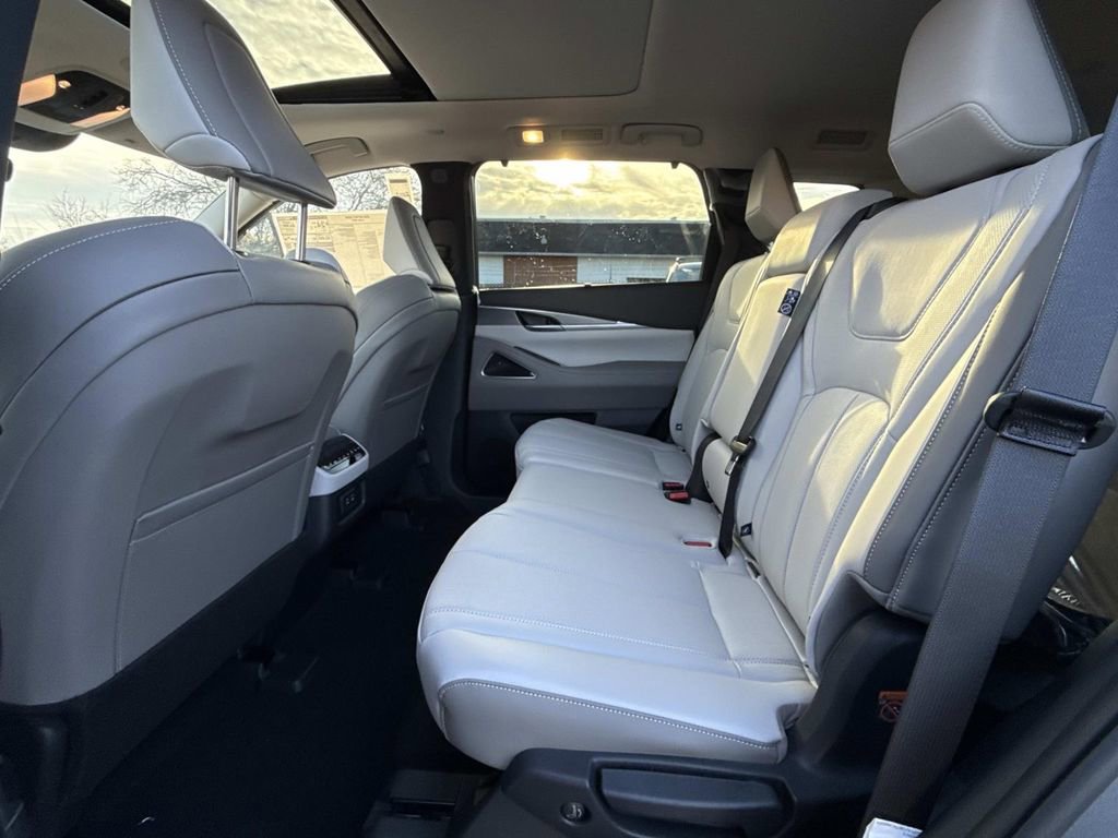 New 2026 INFINITI QX60 Luxe w/ Cargo Package image 18