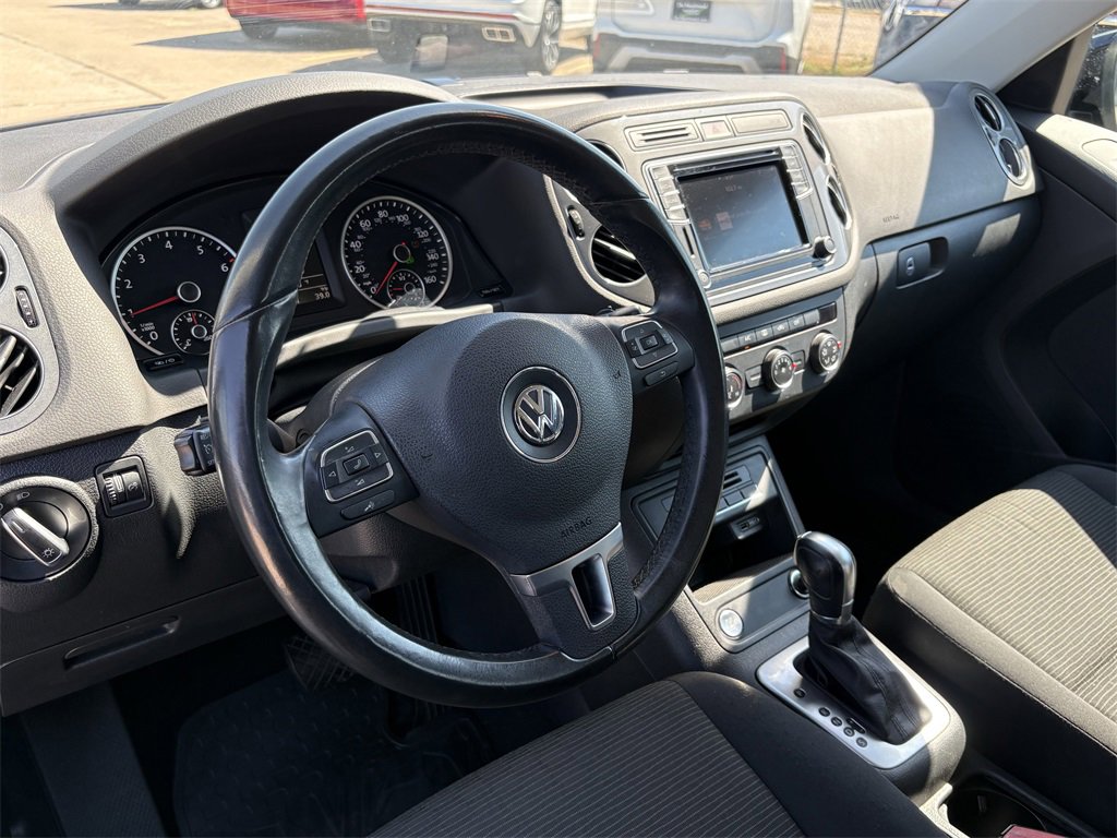Used 2017 Volkswagen Tiguan Limited w/ Premium Package image 14