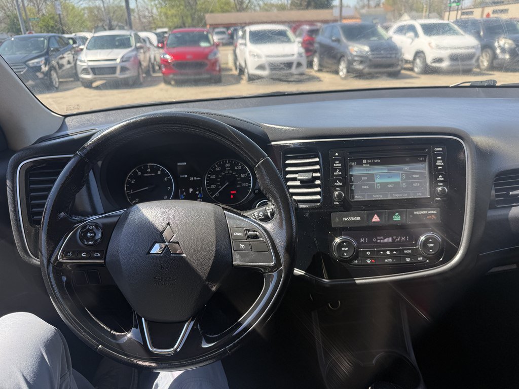 Used 2016 Mitsubishi Outlander SE AWD/4WD image 13
