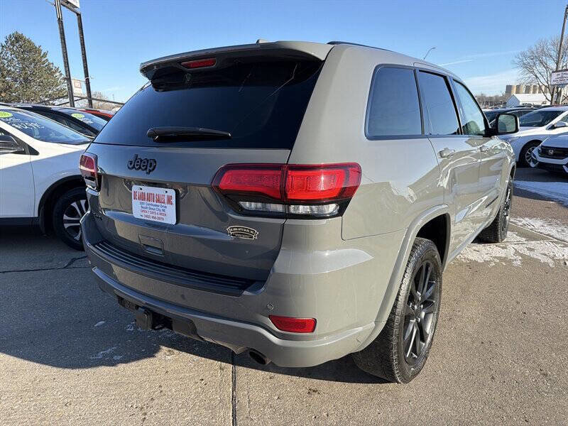 Used 2022 Jeep Grand Cherokee Laredo X AWD/4WD image 5