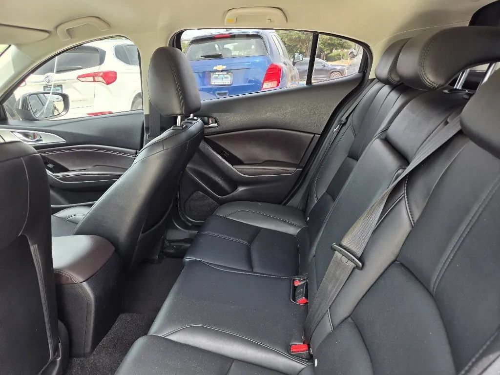 Used 2018 MAZDA MAZDA3 Touring FWD image 18