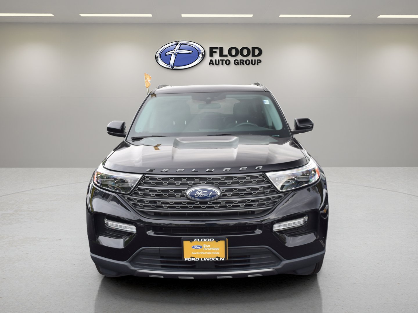 Certified 2022 Ford Explorer XLT w/ Equipment Group 202A AWD/4WD image 2