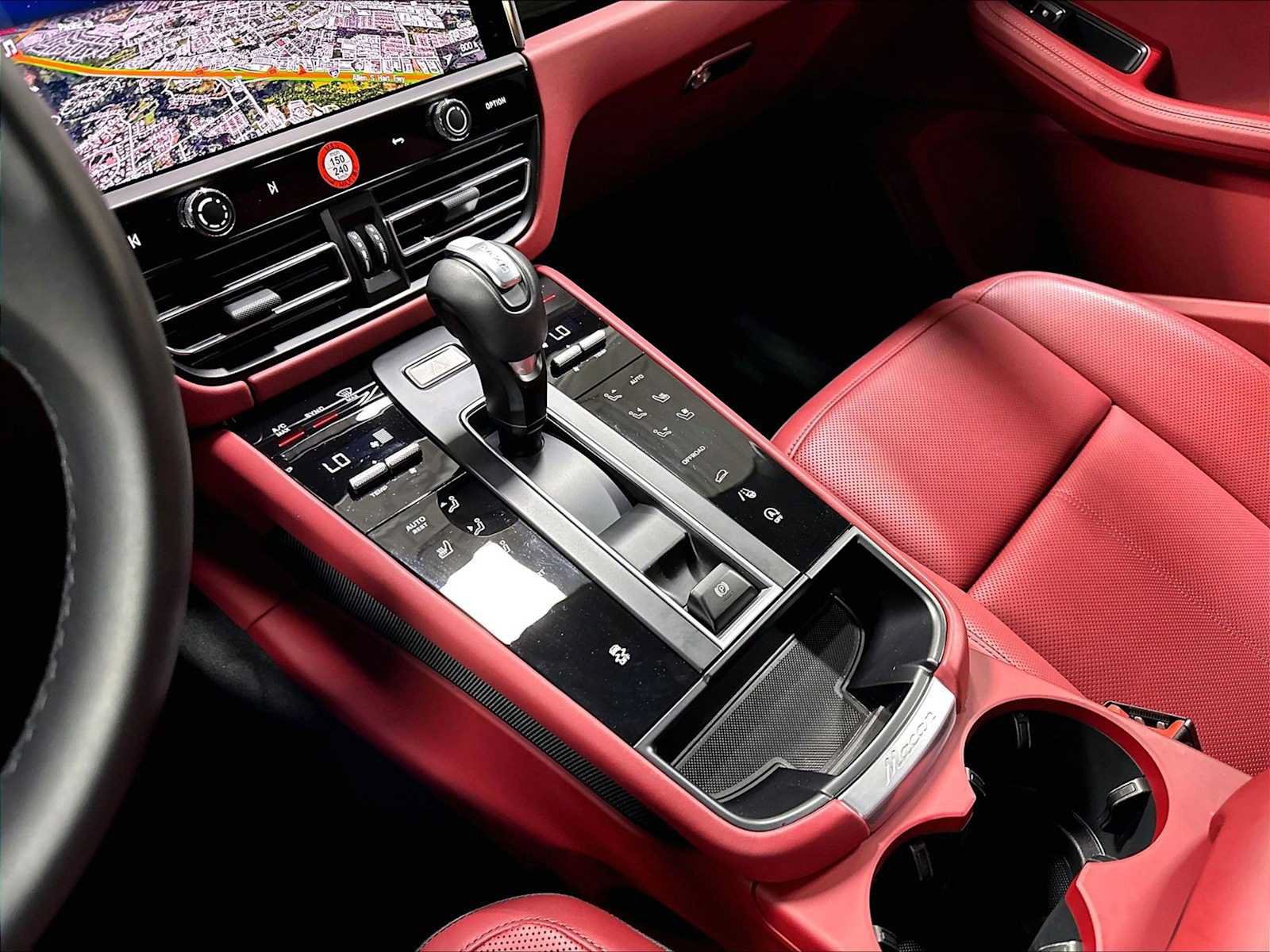Used 2026 Porsche Macan AWD/4WD image 19