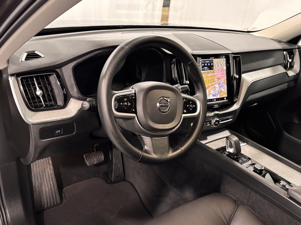 Certified 2025 Volvo XC60 B5 Plus image 10