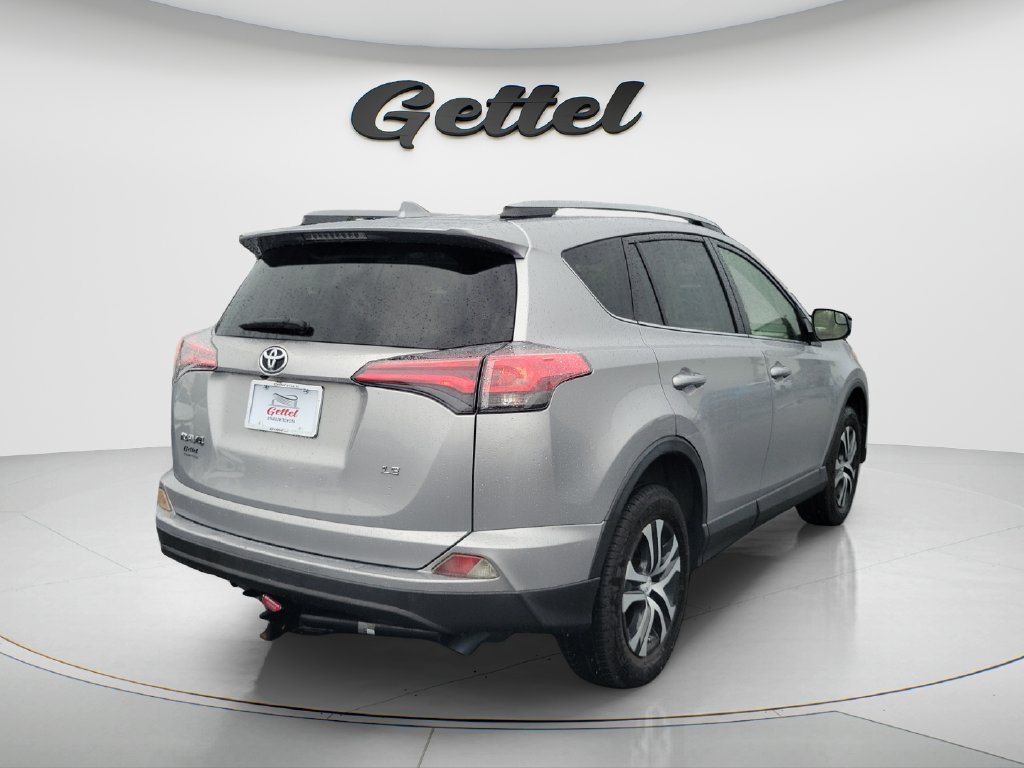 Used 2018 Toyota RAV4 LE FWD image 5