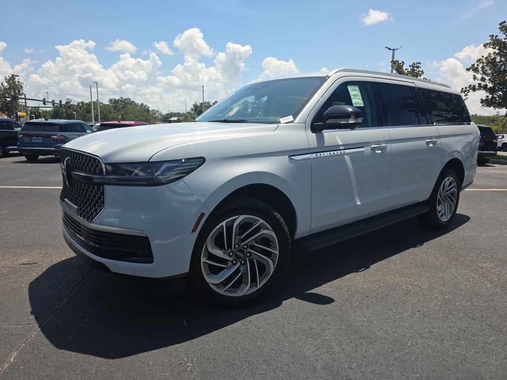 New 2026 Lincoln Navigator L Premier AWD/4WD image 27