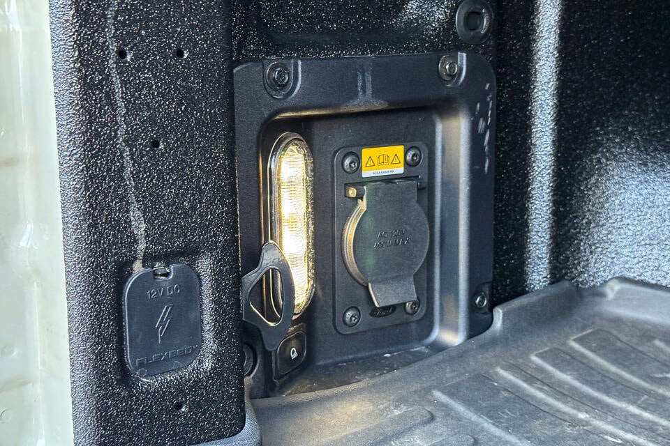 Used 2025 Ford Maverick Lariat AWD/4WD image 17