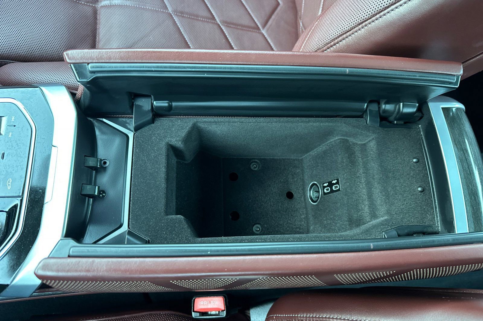 Used 2025 BMW 740i image 31