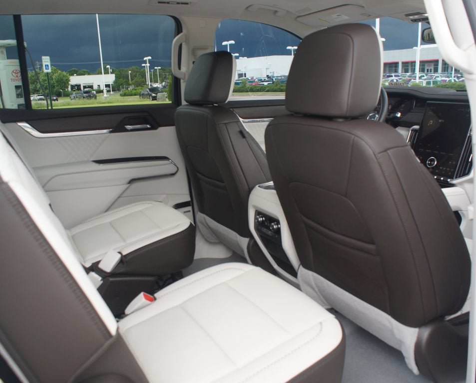 Used 2025 GMC Acadia Denali w/ LPO, Floor Liner Package FWD image 25