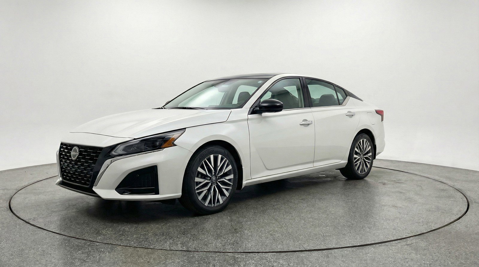 Used 2025 Nissan Altima 2.5 SV image 3