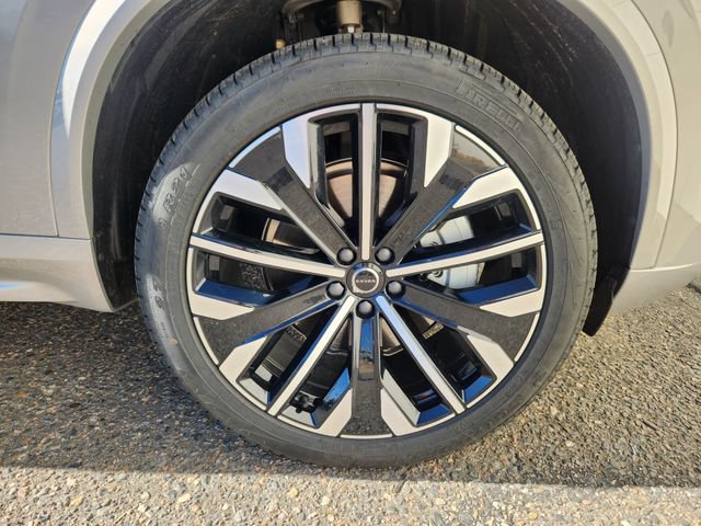 Certified 2025 Volvo XC90 B5 Core w/ Climate Package AWD/4WD image 19