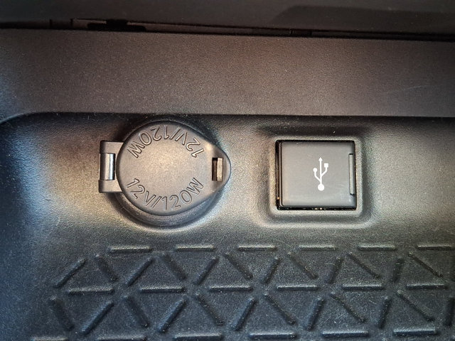 Used 2021 Toyota RAV4 LE AWD/4WD image 22