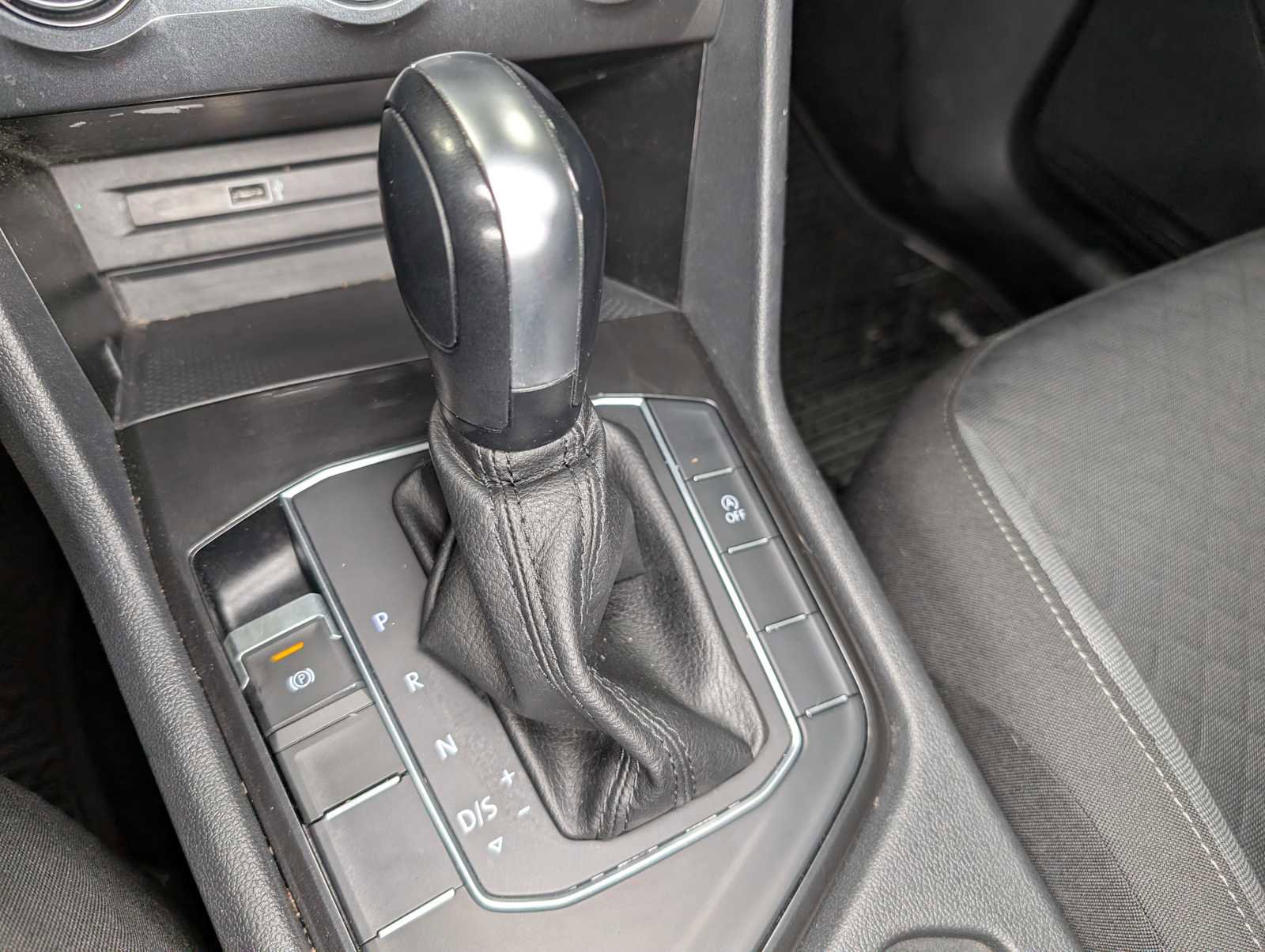 Used 2018 Volkswagen Tiguan S FWD image 27