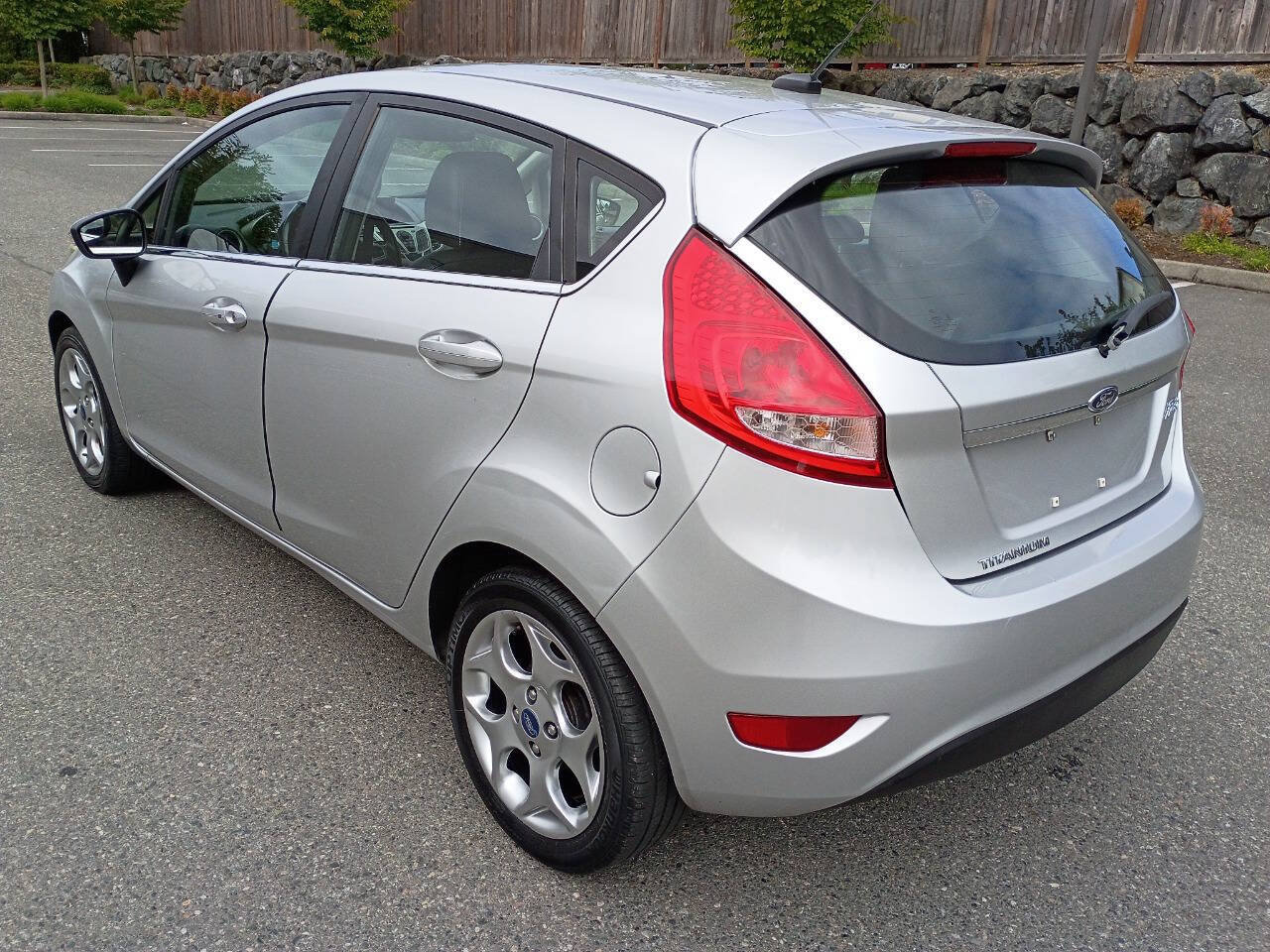 Used 2013 Ford Fiesta Titanium FWD image 5