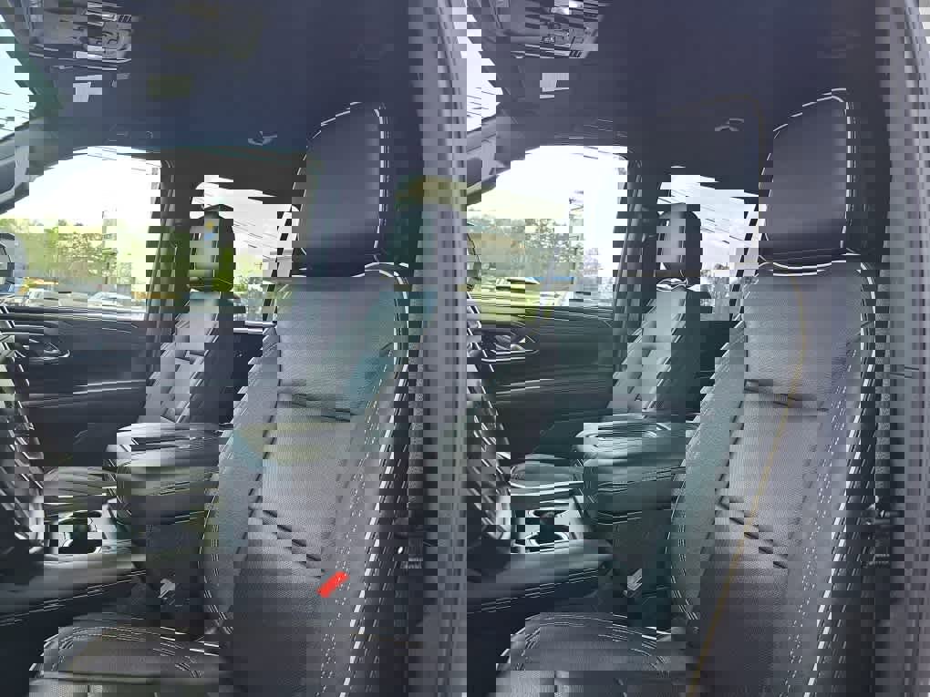 Used 2023 Chevrolet Suburban Premier image 14