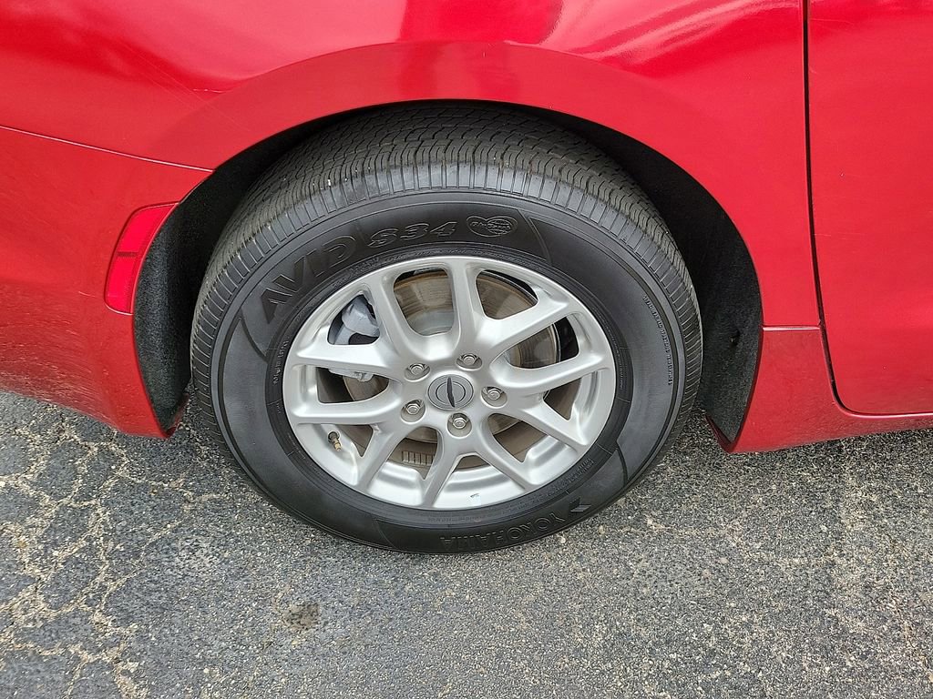 Used 2025 Chrysler Pacifica Select image 7