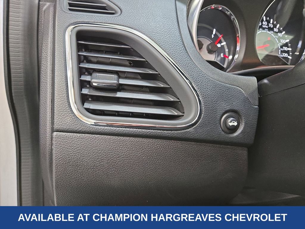 Used 2014 Chrysler 200 LX image 24