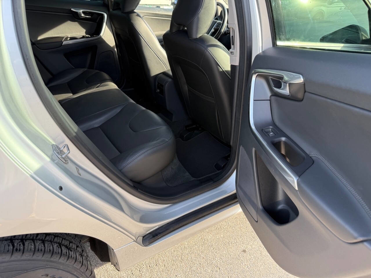 Used 2015 Volvo XC60 T6 AWD/4WD image 9