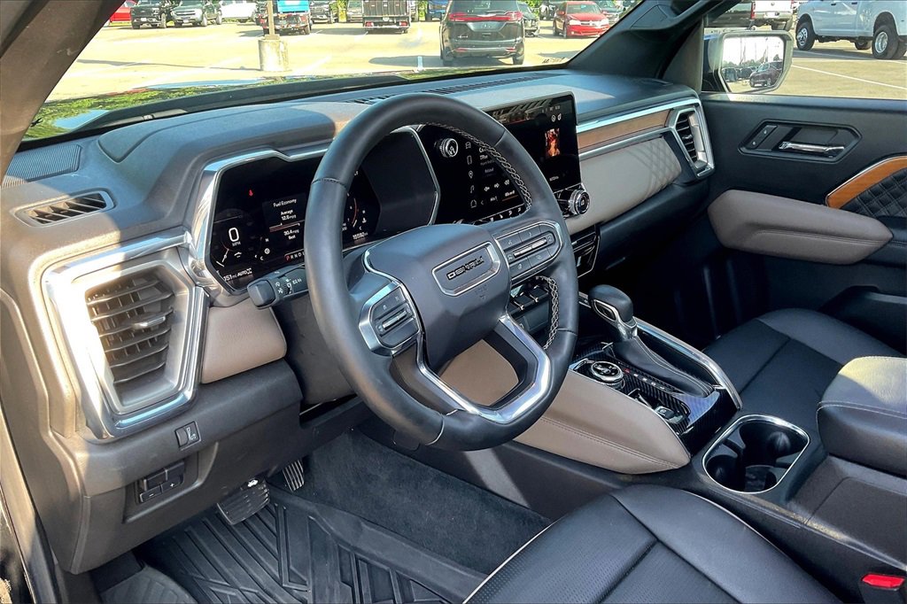 Used 2023 GMC Canyon Denali image 13