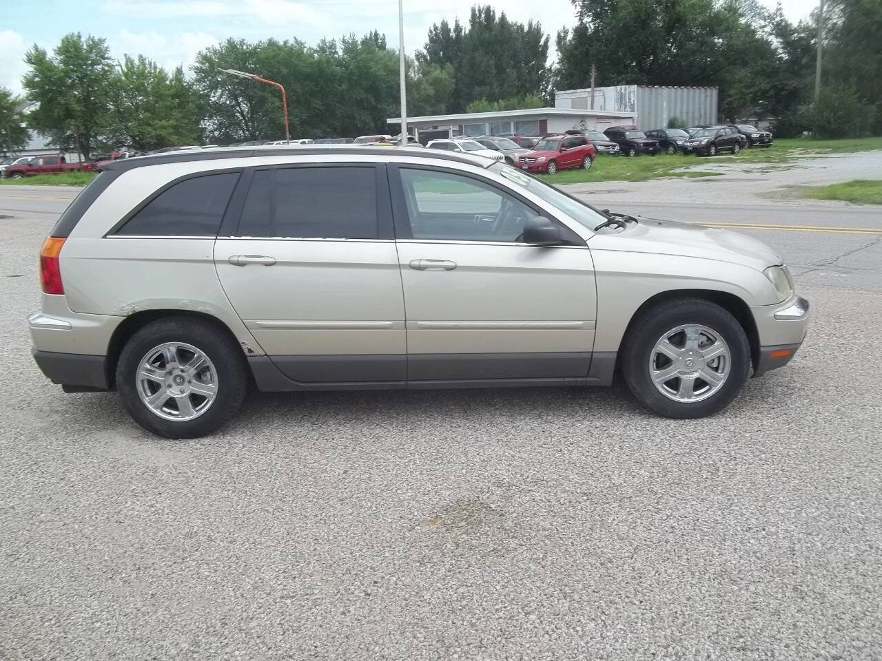 Used 2005 Chrysler Pacifica Touring image 4