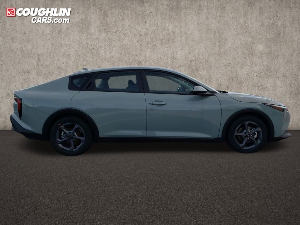 New 2025 Kia K4 LXS image 9