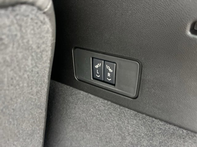 New 2025 Cadillac XT6 Luxury image 6