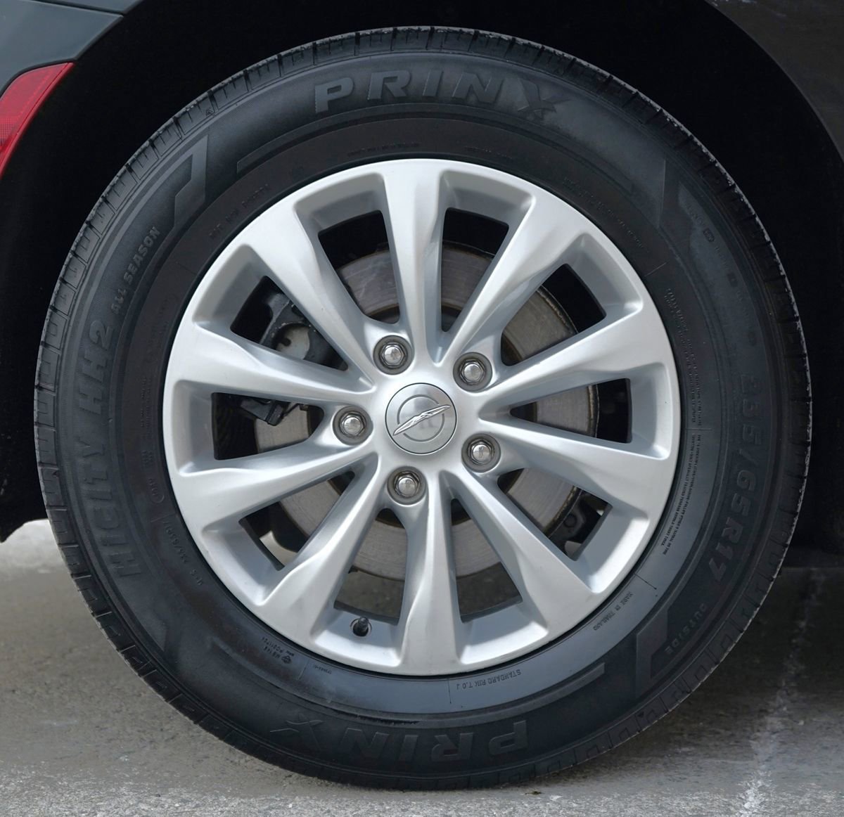 Used 2018 Chrysler Pacifica Touring-L FWD image 39