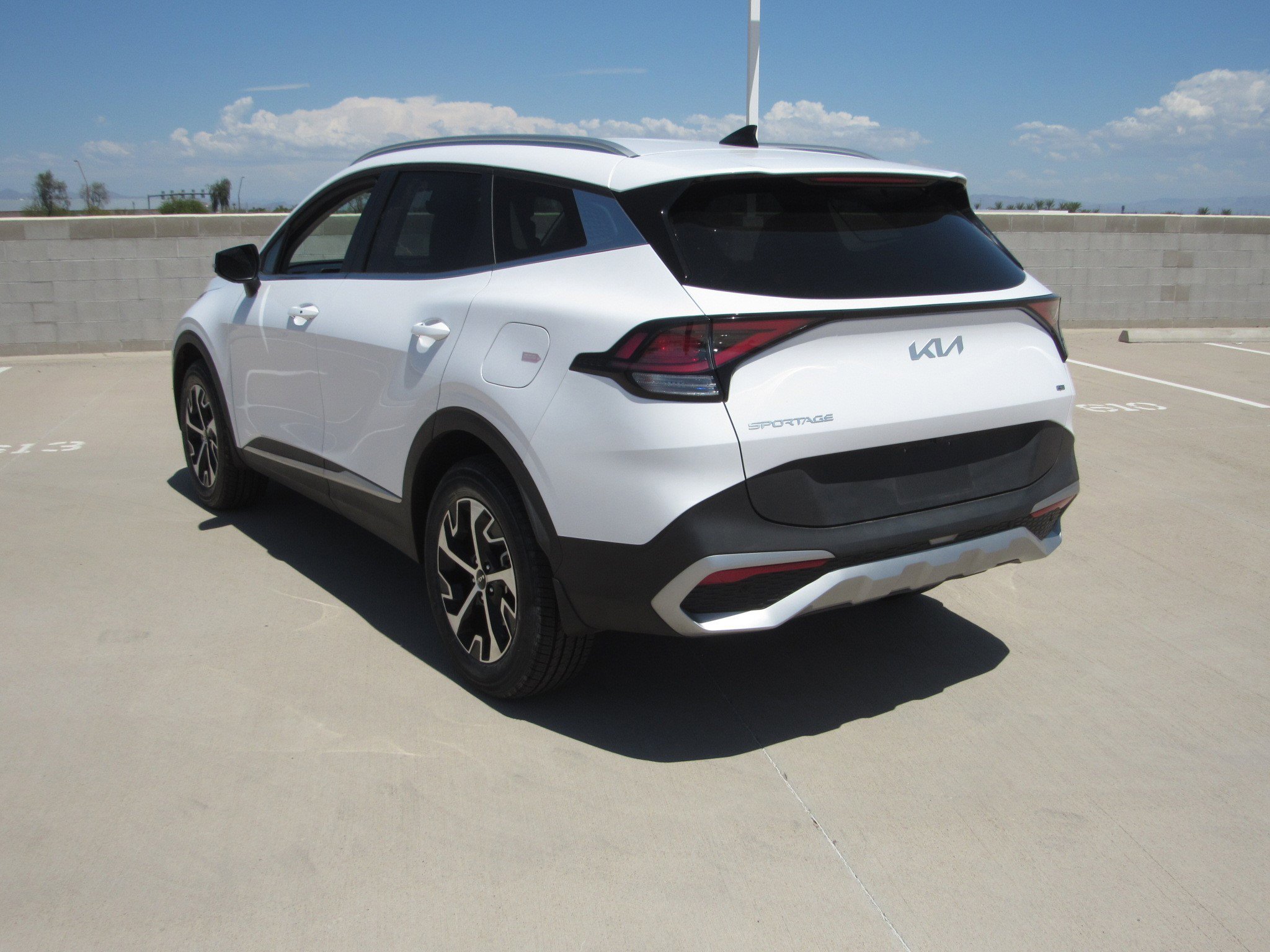 Used 2023 Kia Sportage EX image 6