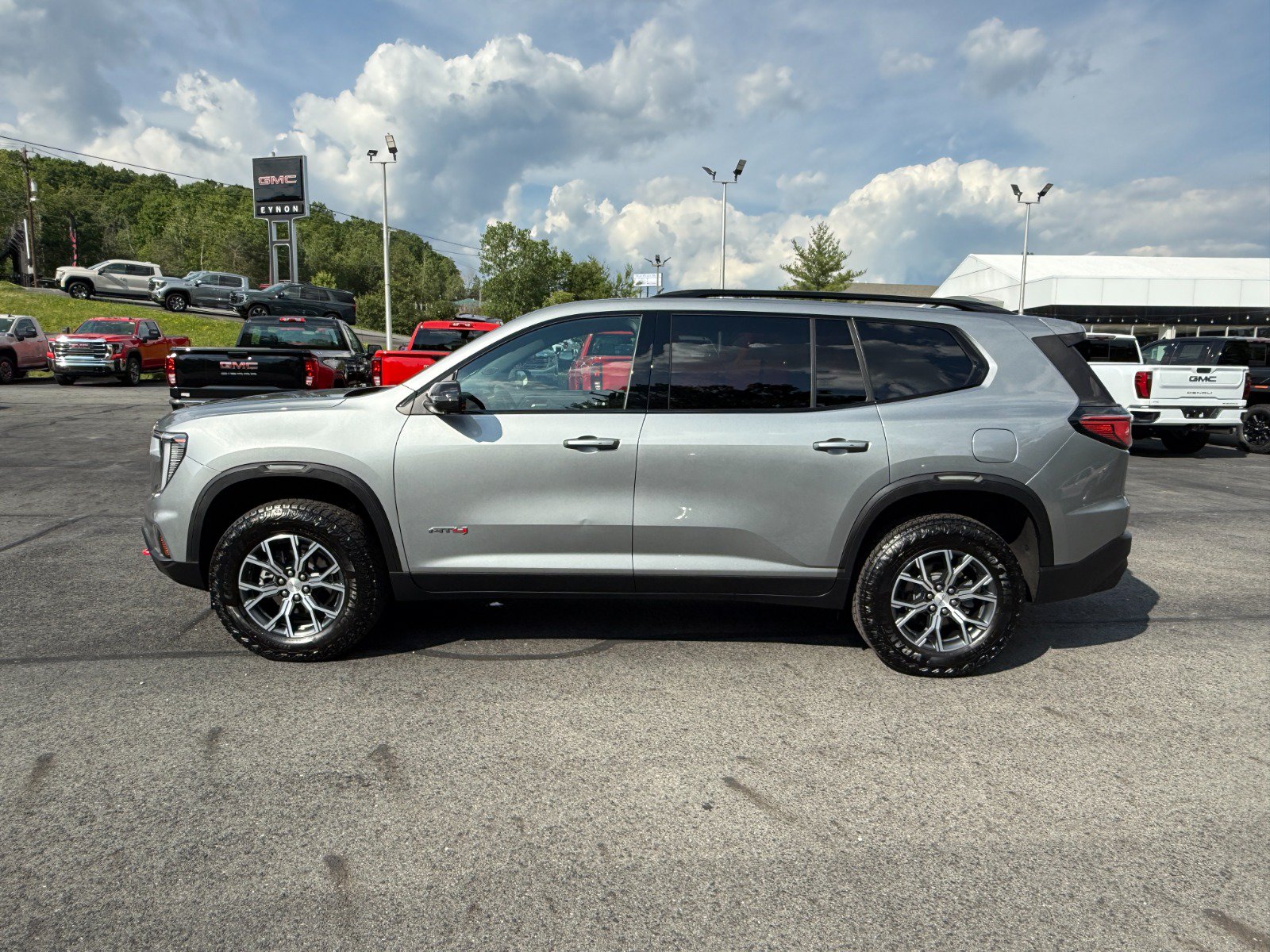 Used 2025 GMC Acadia AT4 AWD/4WD image 2