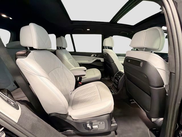 Used 2025 BMW X7 xDrive40i w/ Executive Package image 24