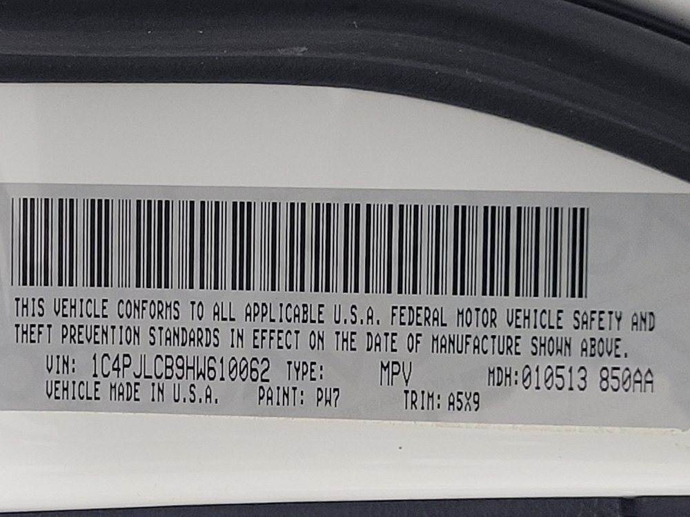 Used 2017 Jeep Cherokee Latitude FWD image 33