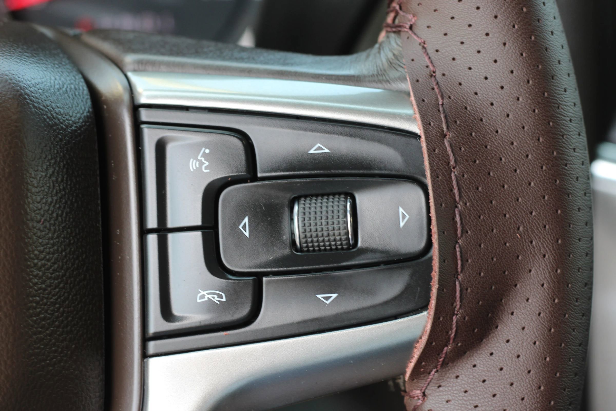 Used 2019 Chevrolet Silverado 1500 LT w/ Convenience Package AWD/4WD image 16