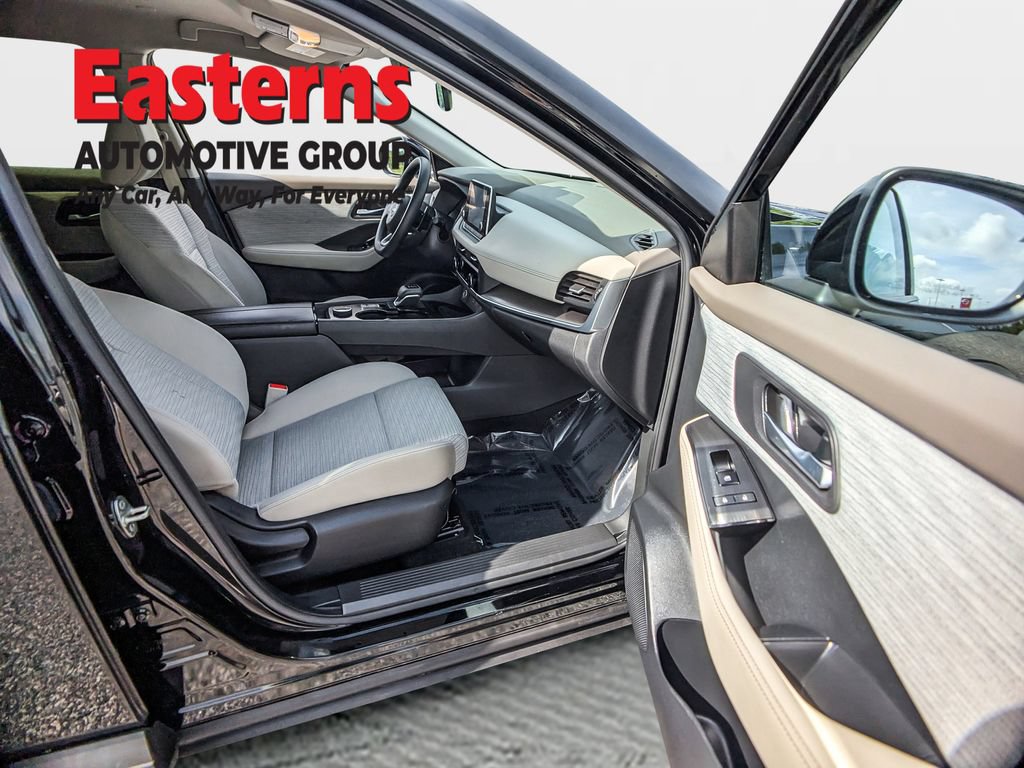 Used 2023 Nissan Rogue SV AWD/4WD image 13