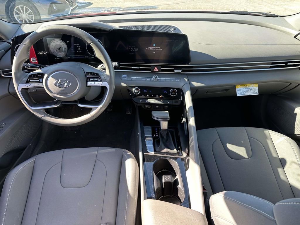 Used 2023 Hyundai Elantra SEL w/ Convenience Package image 16