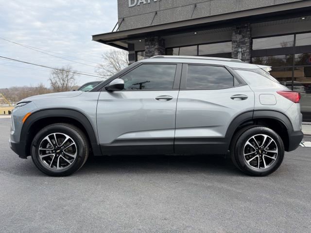 Used 2024 Chevrolet TrailBlazer LT w/ LT Cold Weather Package AWD/4WD image 7