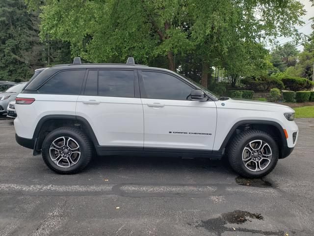 Used 2022 Jeep Grand Cherokee Trailhawk AWD/4WD image 2
