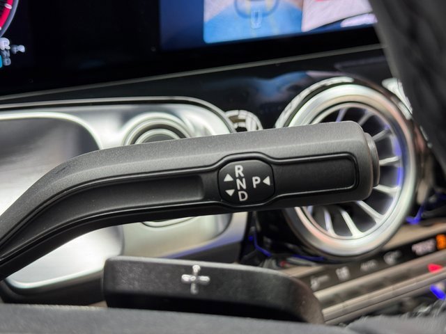 Used 2025 Mercedes-Benz GLB 250 4MATIC image 21