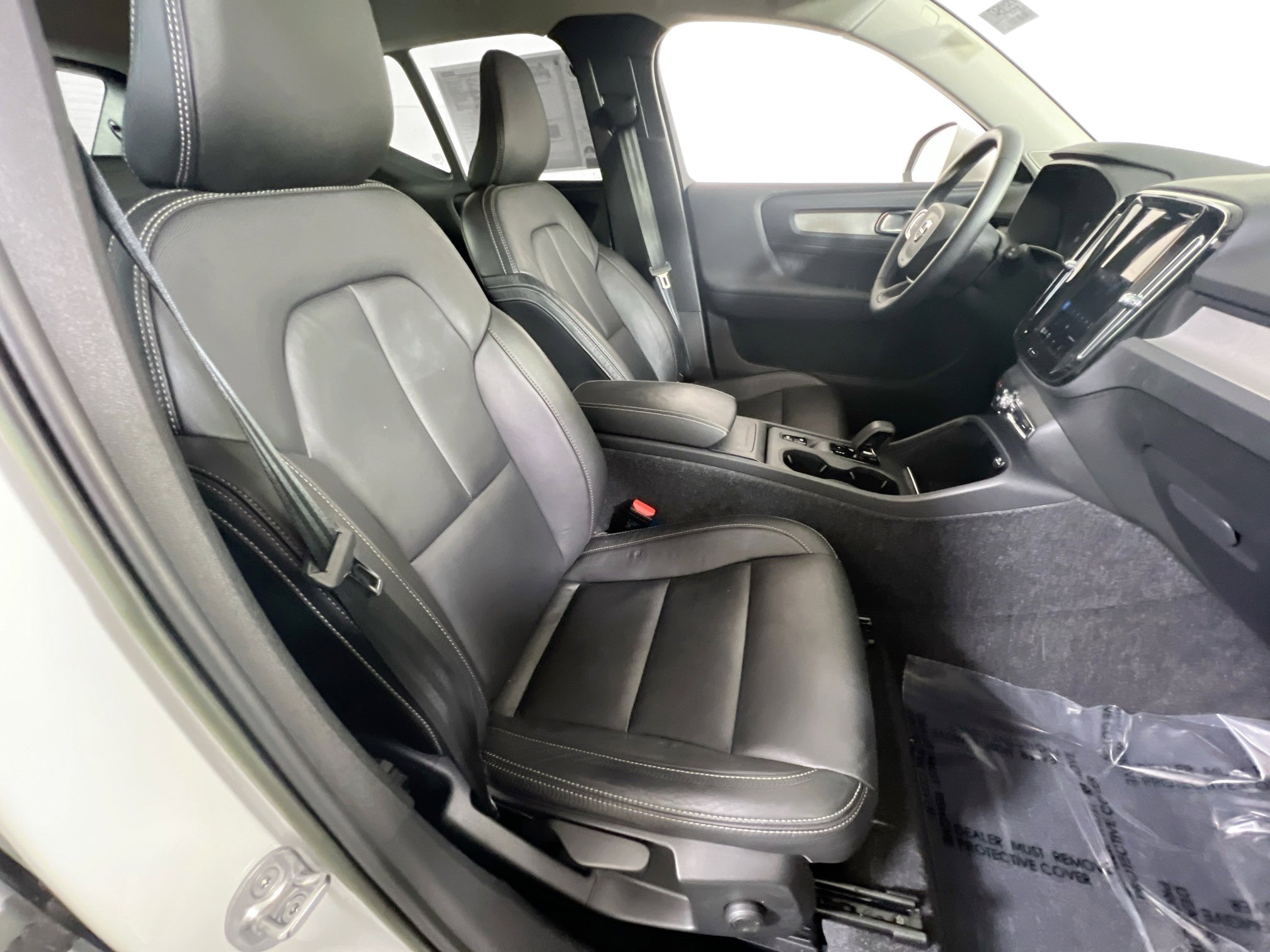 Used 2023 Volvo XC40 B5 Core w/ Climate Package image 27