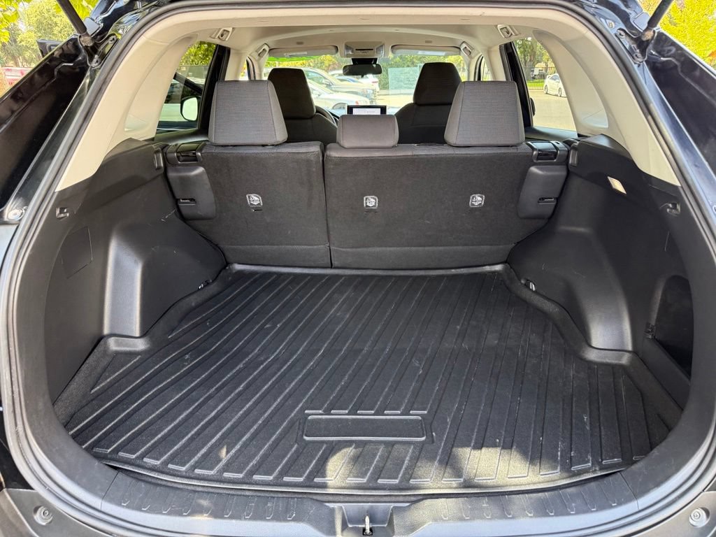 Used 2024 Toyota RAV4 LE AWD/4WD image 16