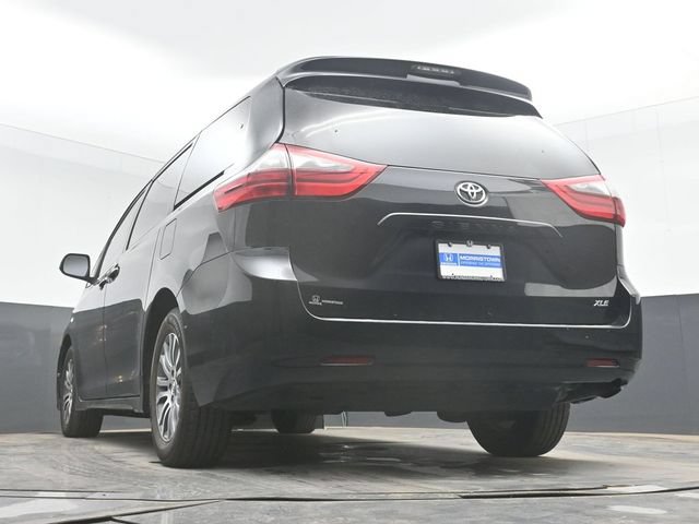 Used 2020 Toyota Sienna XLE FWD image 46