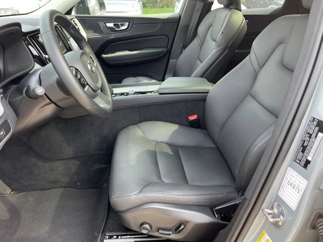 Used 2025 Volvo XC60 B5 Plus AWD/4WD image 18