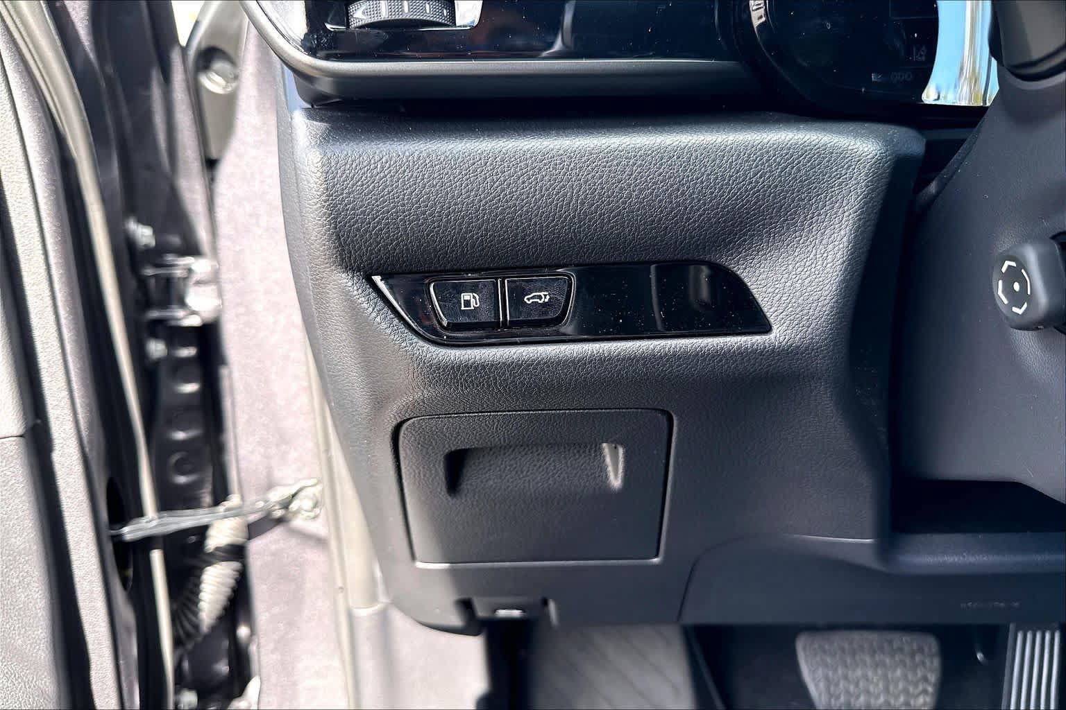Used 2025 Lexus NX 350h AWD w/ Accessory Package (2T) image 33
