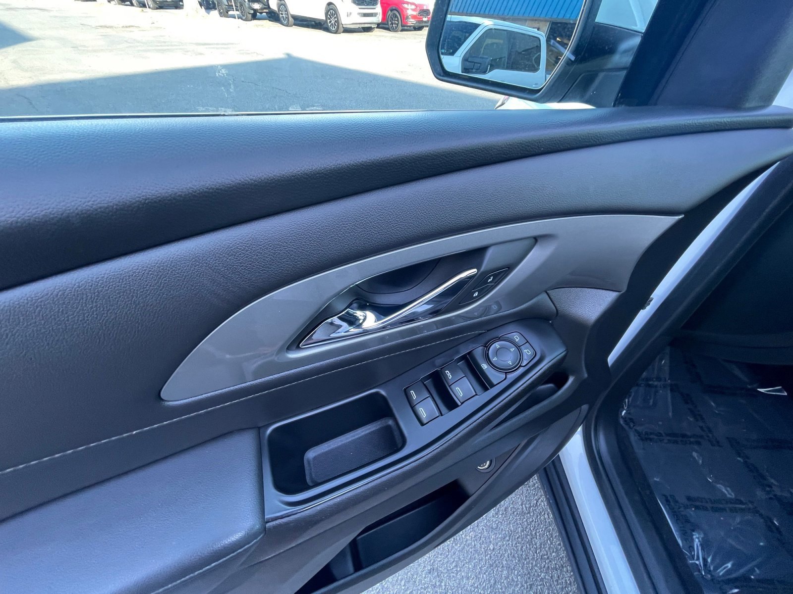 Used 2023 Chevrolet Traverse LT image 11