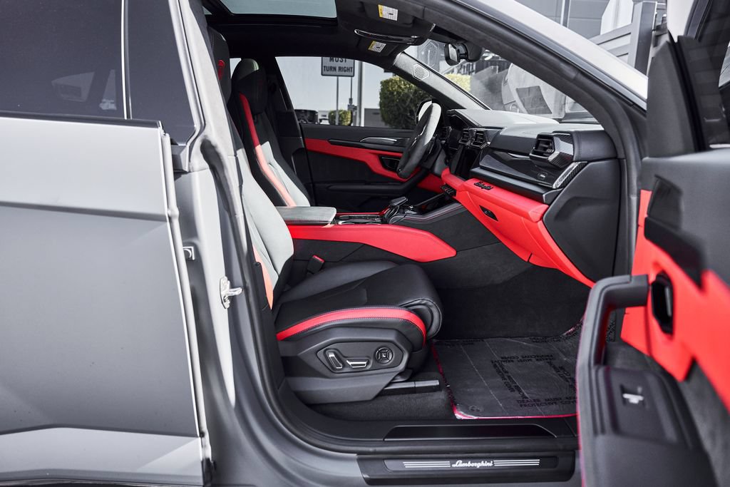 Used 2025 Lamborghini Urus S AWD/4WD image 23