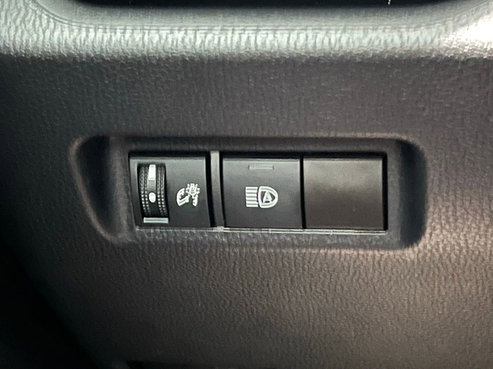 Used 2025 Toyota RAV4 XLE AWD/4WD image 33