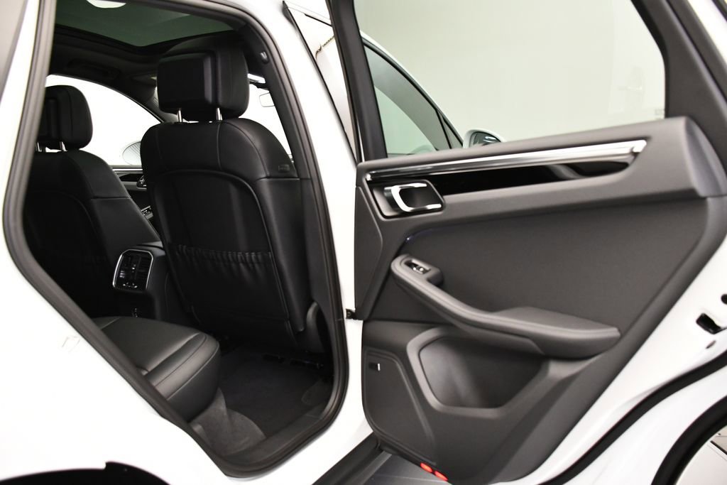 Used 2025 Porsche Macan image 54