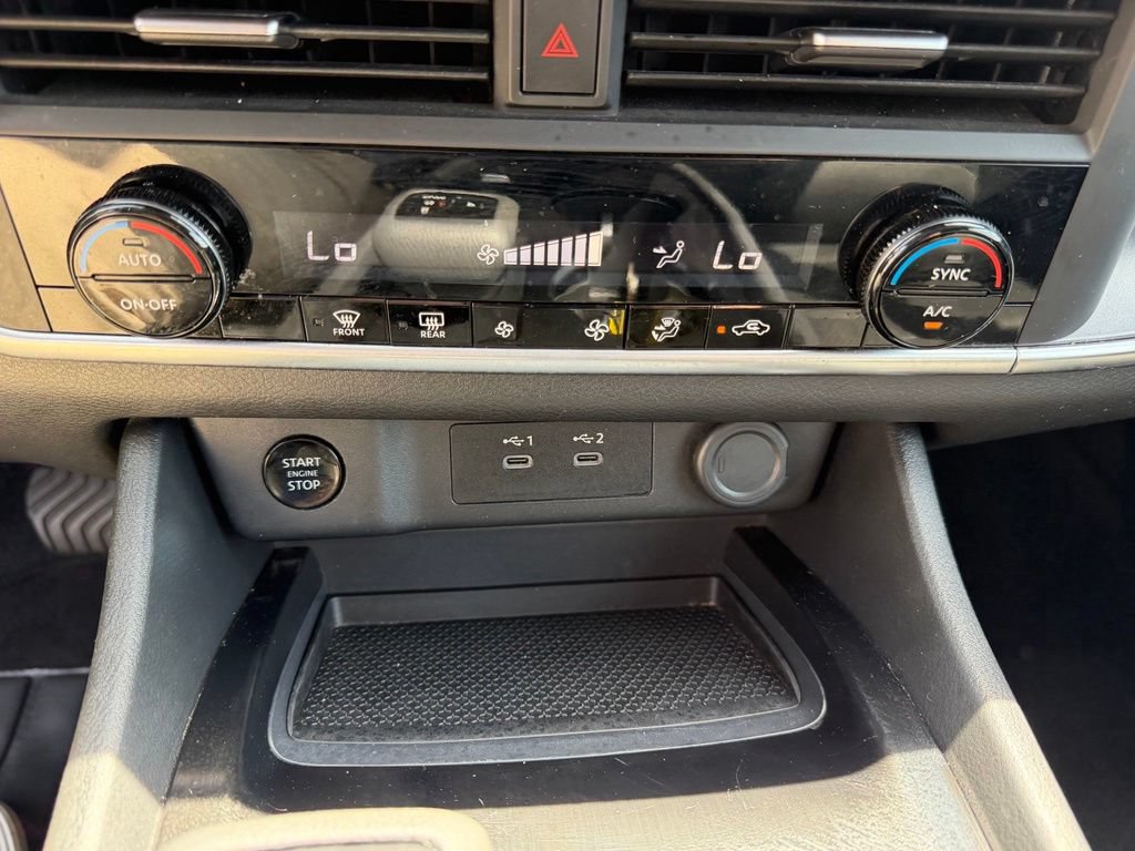 Used 2025 Nissan Rogue SV FWD image 26